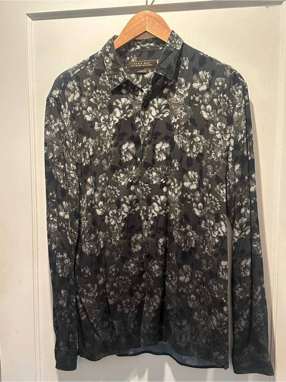 Zara Men's Medium Long Sleeve Black Green Ombre Floral Satin Button Up Shirt